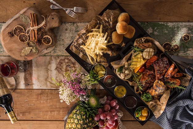 Półmisek z kilkoma daniami